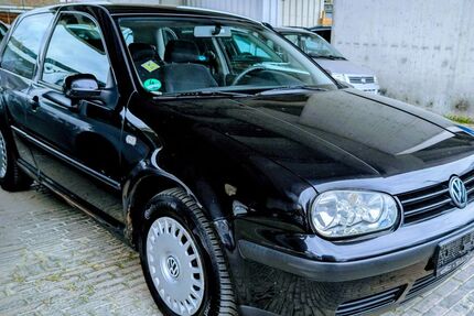 VW Golf 300.000 km 2.250 &euro; München 81825