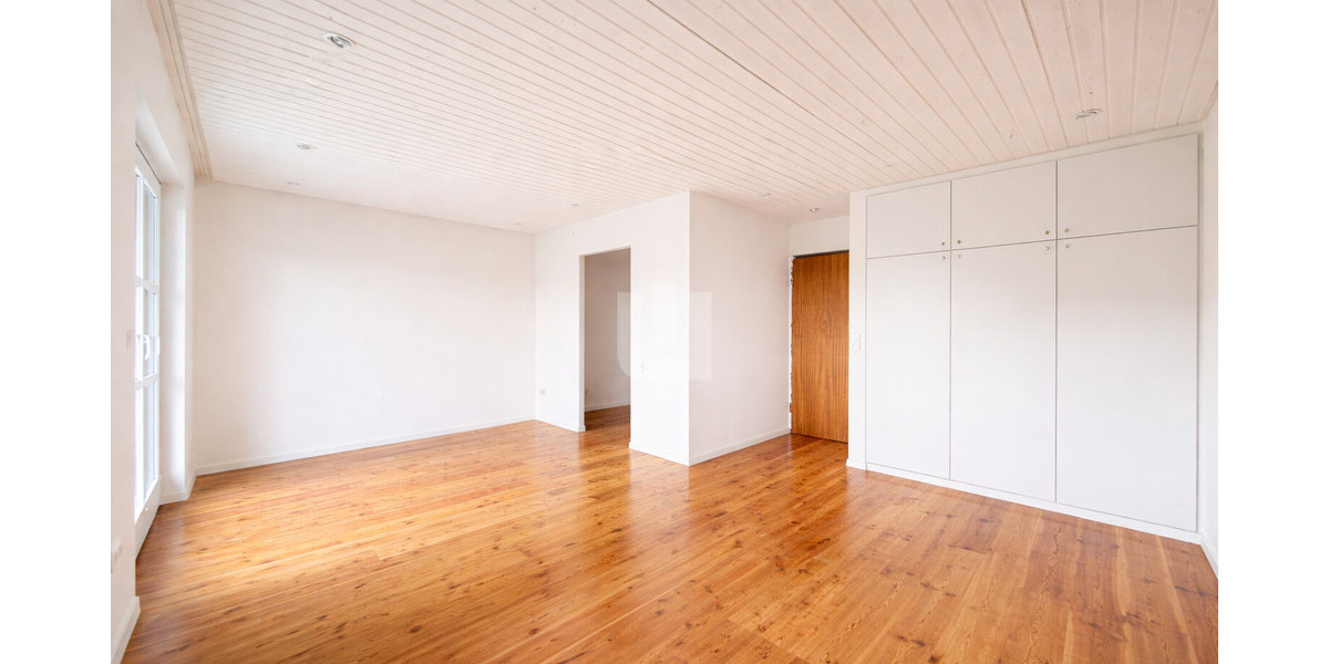 WINDISCH IMMOBILIEN - Renovierungsbedürftiges REH ideal für Familien in verkehrsberuhigter Straße - Reihenendhaus Olching | Angebot:25362370