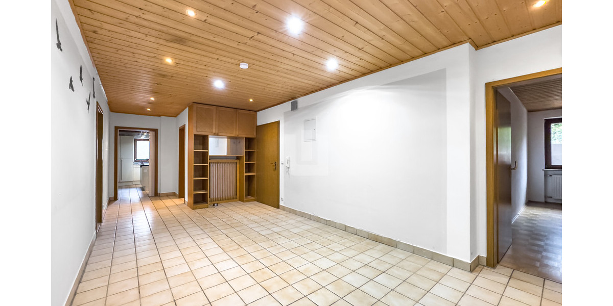 WINDISCH IMMOBILIEN – Gewerbeimmobilie mit vier Büros und einer Wohnung - ideal für den Mittelstand - Gewerbeobjekt Oberschleissheim | Angebot:22150182