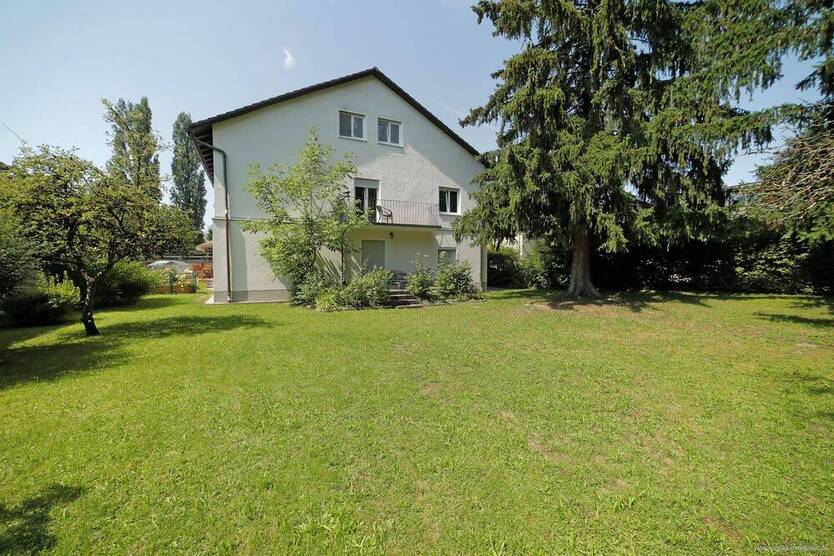 Gut geschnittene 3-Zimmer-Wohnung mit Südbalkon und guter Infrastruktur in Bogenhausen!
