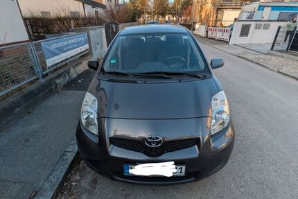 Toyota Yaris 195.000 km 2.200 &euro; München 80939