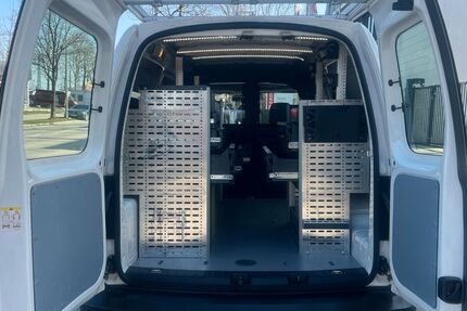 VW Caddy Maxi 99.984 km 16.989 &euro; München 81825