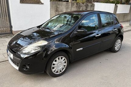 Renault Clio 76.005 km 4.999 &euro; München 81679
