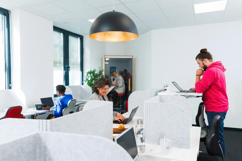Profi-Coworking-Arbeitsplätze + private Büros in München - All-in-Miete