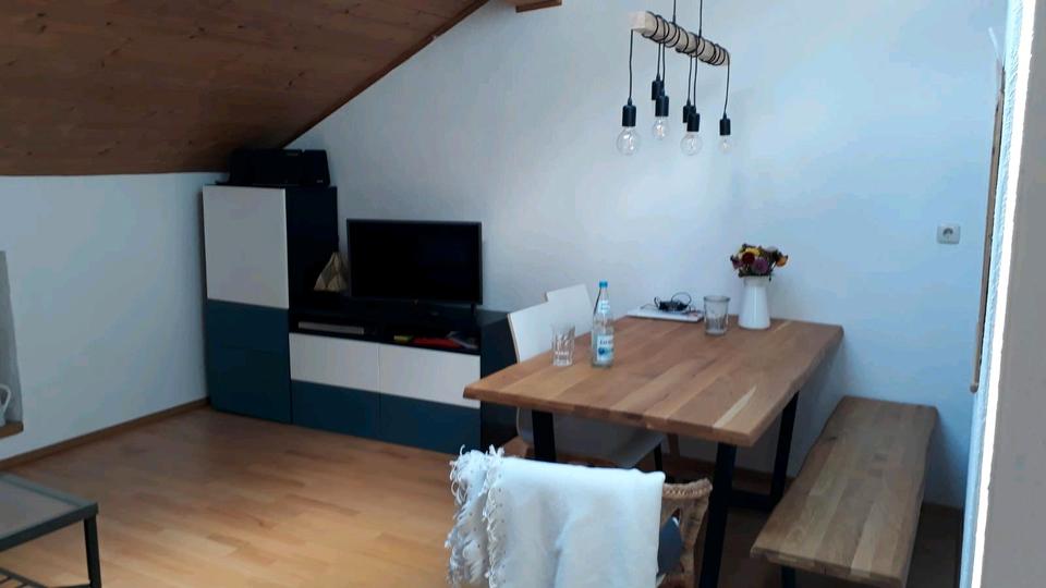 Dachgeschoßwohnung Straßlach-Dingharting Dingharting - 2.5 Zimmer, 76 m&sup2;, 1.200&euro; | Angebot:26149123