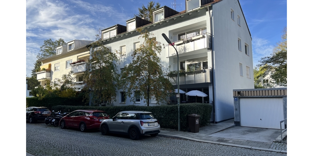 Sonnige DG-Wohnung mit charmantem Wohnambiente in Nymphenburg in der Nähe des Hirschgartens! - Dachgeschoßwohnung München Nymphenburg | Angebot:27737032