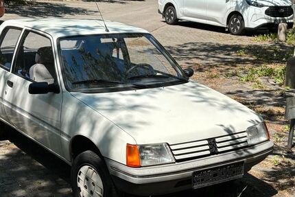 Peugeot 205 80.000 km 2.790 &euro; München 81829