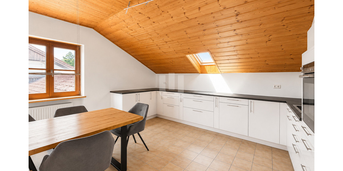 WINDISCH - Großzügige 4-Zimmer-Dachgeschosswohnung mit sonnigen Balkon in WörthseeEtterschlag - Dachgeschoßwohnung Wörthsee / Etterschlag Etterschlag | Angebot:27134606