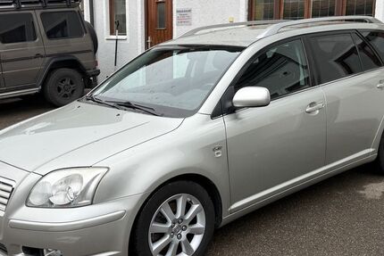 Toyota Avensis 217.000 km 1.890 &euro; München 81479