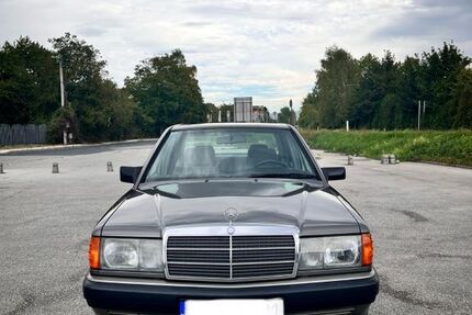 Mercedes-Benz 190 131.000 km 18.900 € München 81927