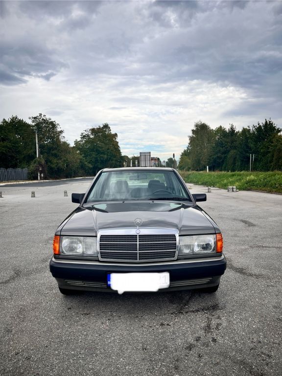 Mercedes-Benz 190 131.000 km 18.900 € München 81927