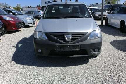 Dacia Logan 75.500 km 8.000 &euro; München 81829