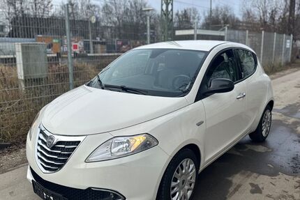 Lancia Ypsilon 141.500 km 2.999 &euro; München 81929