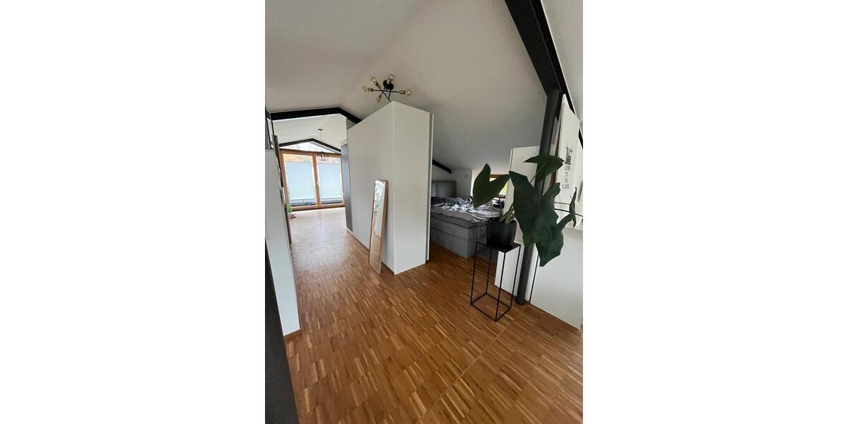 Schöne, helle Loftwohnung mit zwei Balkonen – 65 m² im 2. OG zimmer