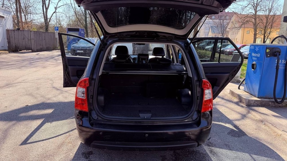 Kia Carens III 215.000 km 3.799 &euro; München 80313