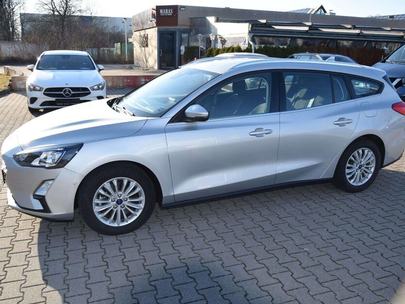 Ford Focus 82.678 km 15.589 € Poing 85586