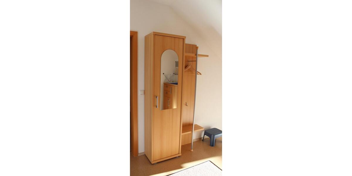 Dachgeschoßwohnung Gilching - 2 Zimmer, 43 m&sup2;, 1.050&euro; | Angebot:26042545