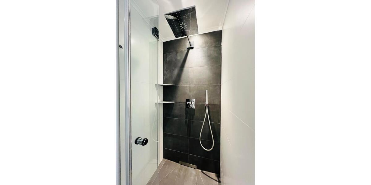 Vollmöblierte Galeriewohnung inkl. Garage + Balkon + Keller 2.5 zimmer