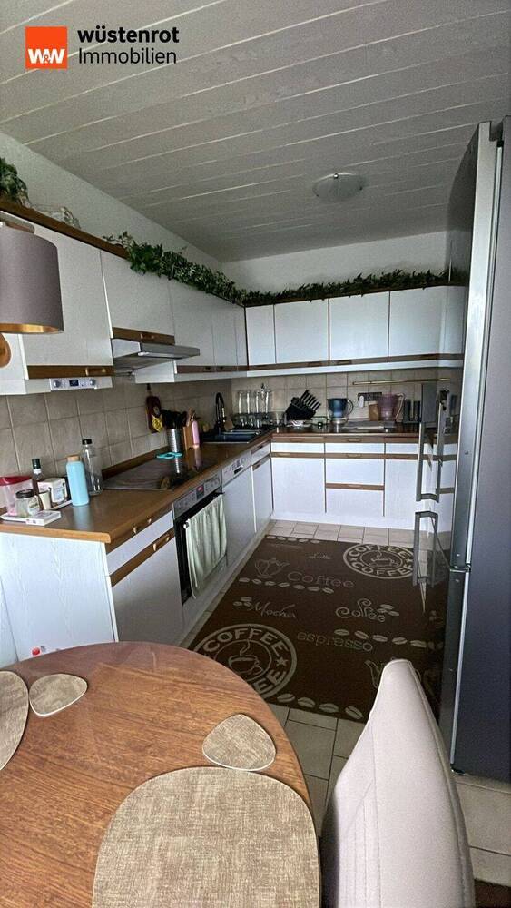 Karlsfeld, gepflegte FamilienWohnung mit ca. 79 m² Wohnfläche, große Loggia, Wohnküche, Lift, Keller