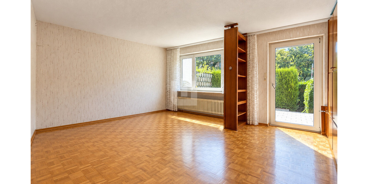 WINDISCH - Sanierungbedürftiges Haus in familienfreundlicher Lage in Moosach mit Erbbaurecht - Reihenhaus München Allach-Untermenzing | Angebot:27582358