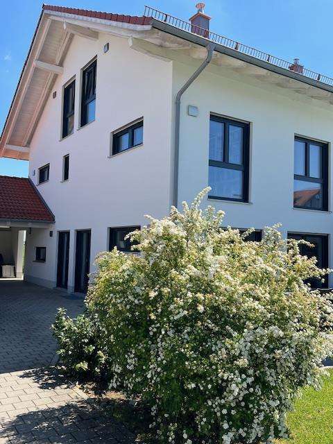 Haus zum Mieten in Holzkirchen 3.100 € 174 m²