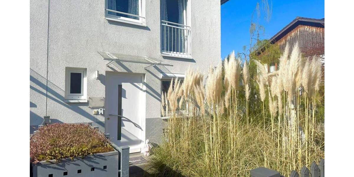 Hochwertige Doppelhaushälfte in Top-Lage mit Pool 5 zimmer