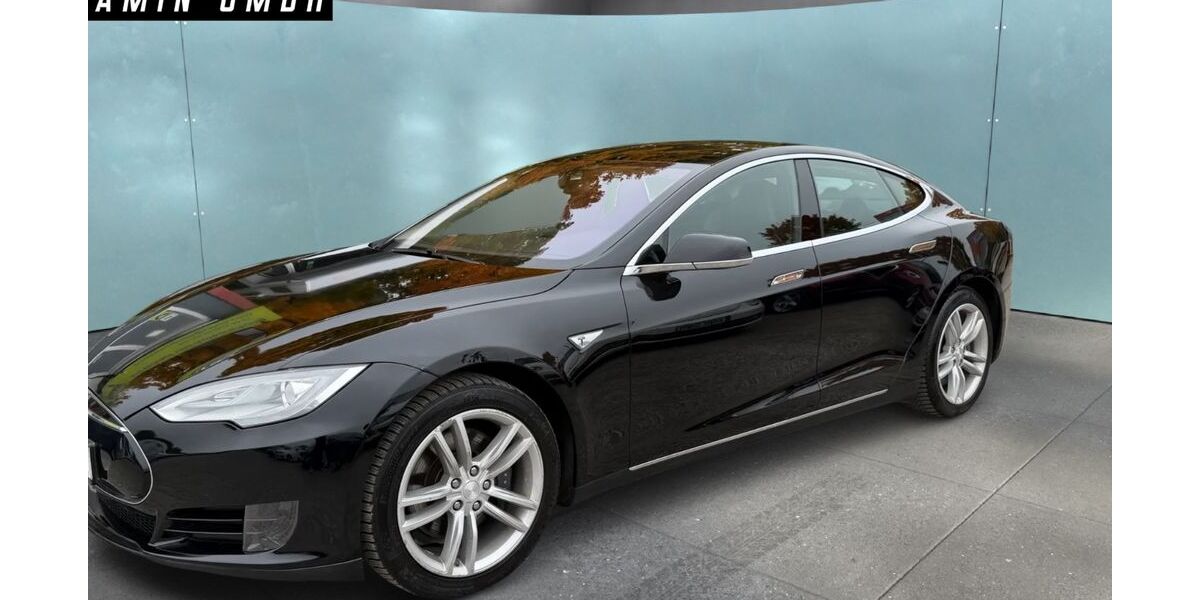 Tesla Model S 555.000 km 11.999 € München 81243