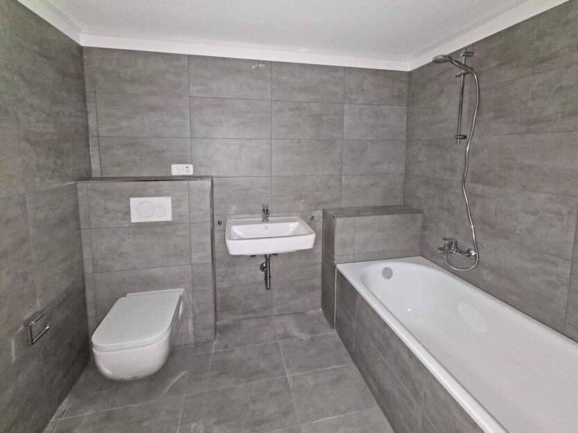 Großzügige 3-Zimmerwohnung mit 2 Bädern und terassenähnlichem Balkon.... 3 zimmer