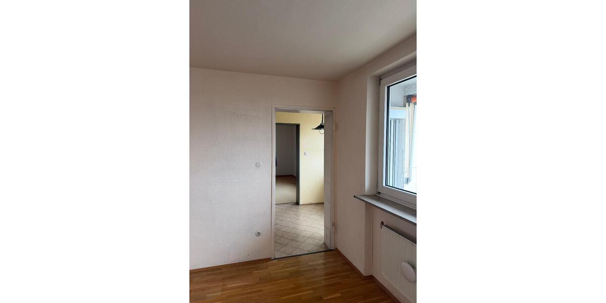 4 Zimmer Wohnung mit Einbauküche und Loggia - 85m² 4 zimmer