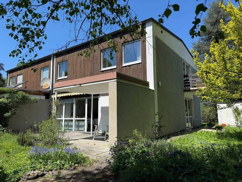 Charmante, gepflegte DHH mit großem Garten und Potential