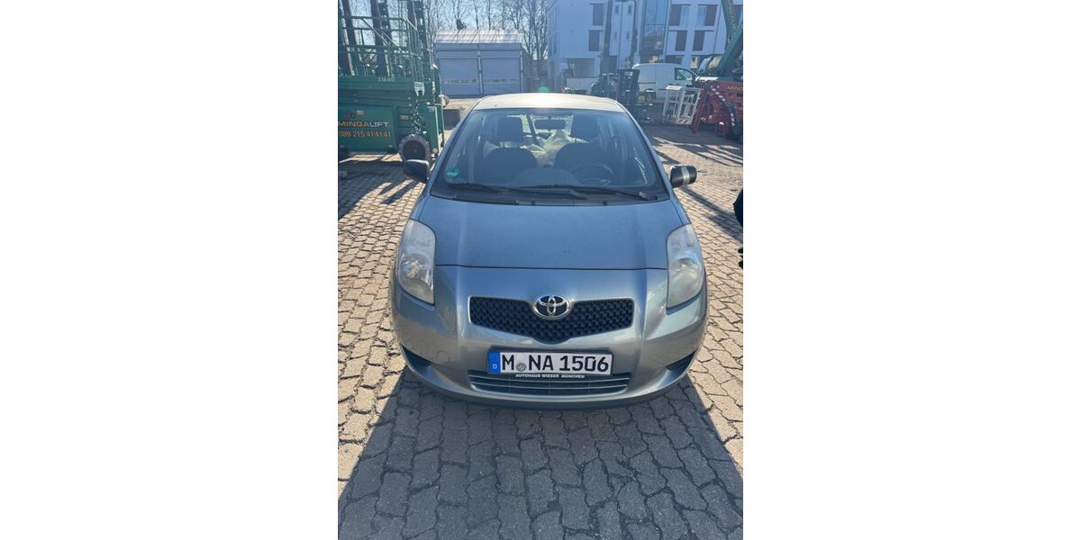 Toyota Yaris 95.000 km 2.090 &euro; München 80939