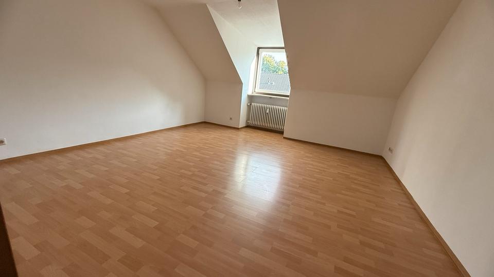 Dachgeschoßwohnung München Trudering - 3 Zimmer, 75 m&sup2;, 1.750&euro; | Angebot:27631043