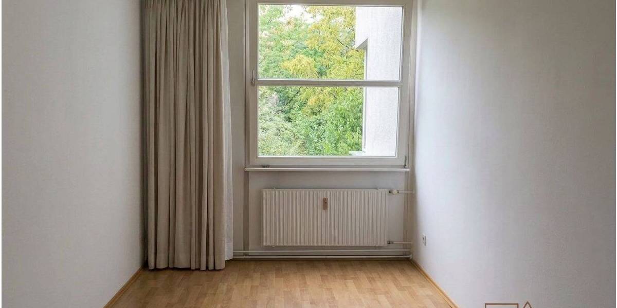 Etagenwohnung München Bogenhausen - 4 Zimmer, 110 m&sup2;, 2.290&euro; | Angebot:26806839