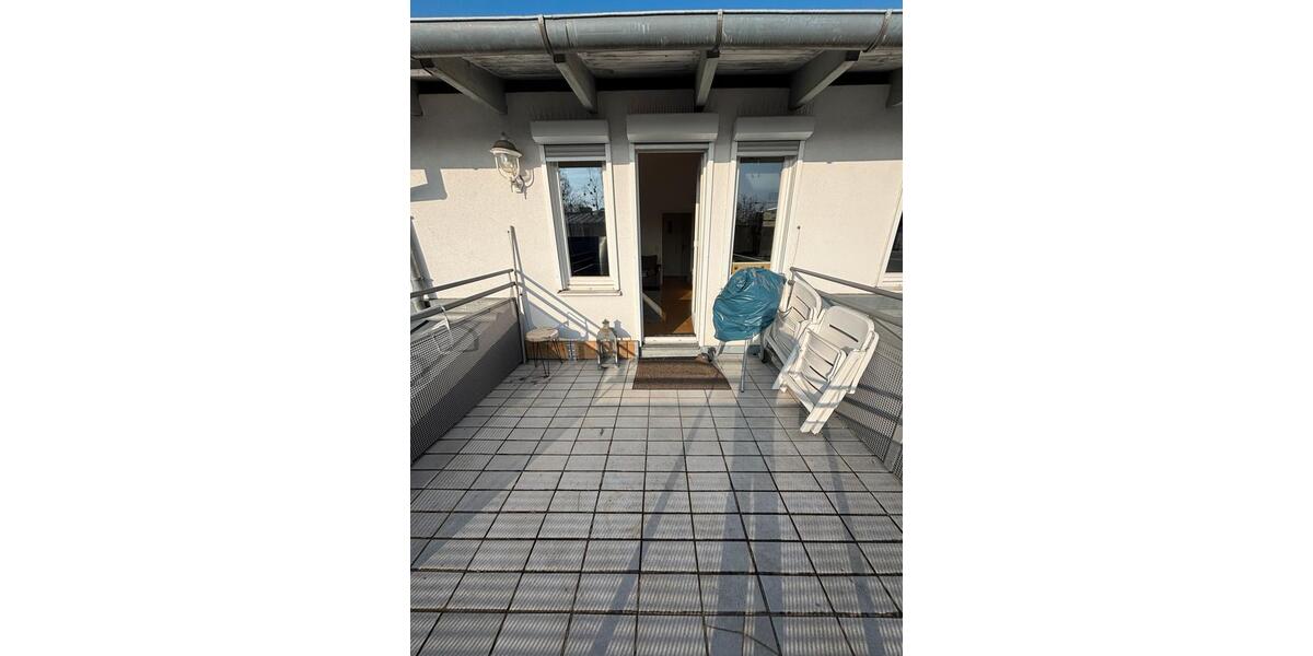 Sonnige möblierte Dachterrasse Wohnung zu vermieten. 2 zimmer