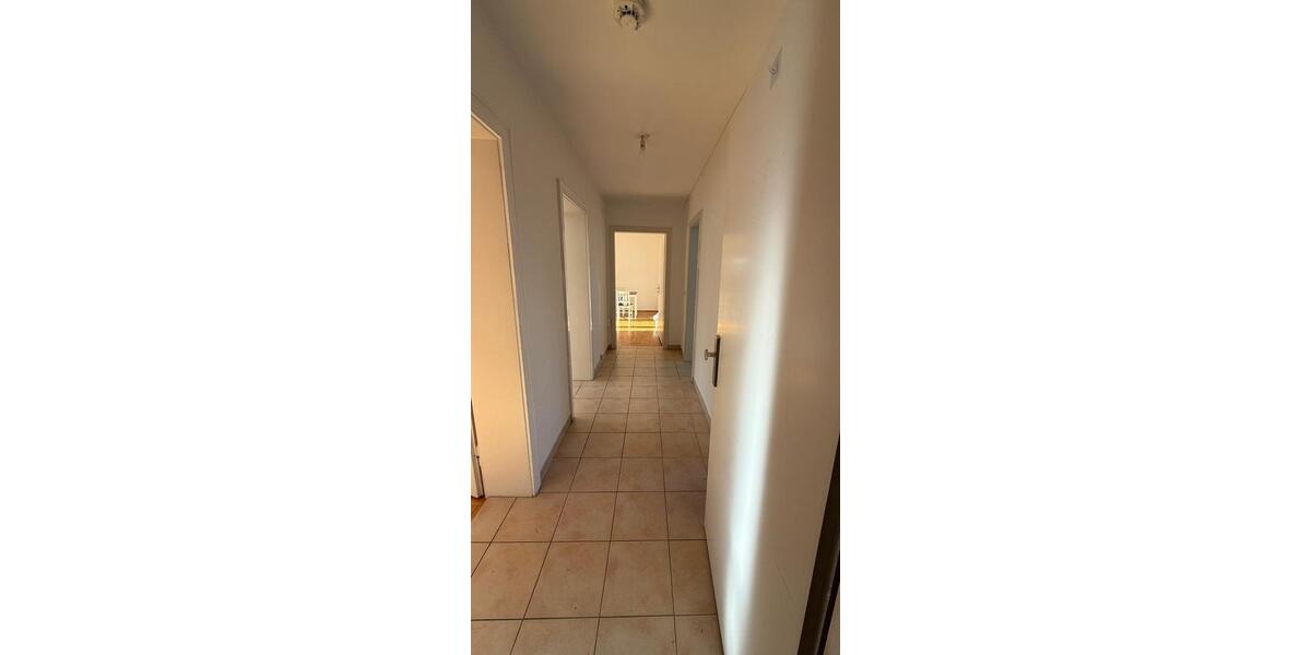 Großzügige 5-Zimmer-Wohnung im Erdgeschos eines Zweiparteinhauses 5 zimmer