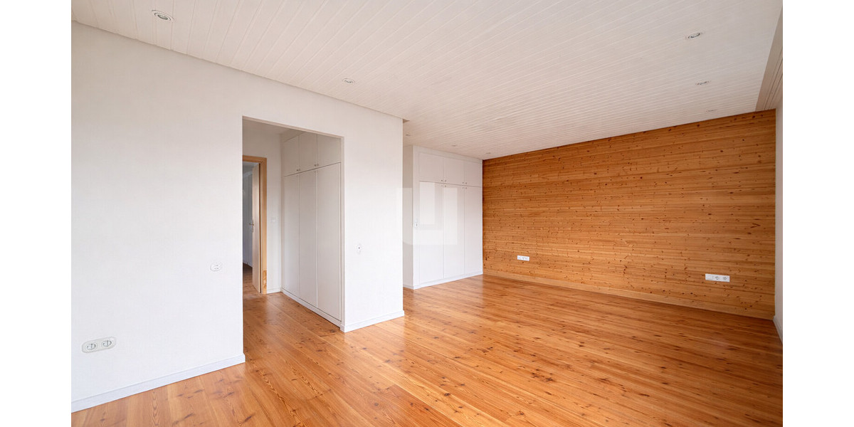 WINDISCH IMMOBILIEN - Renovierungsbedürftiges REH ideal für Familien in verkehrsberuhigter Straße - Reihenendhaus Olching | Angebot:25362370