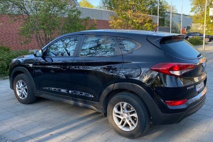 Hyundai TUCSON 121.692 km 11.450 &euro; München 80933