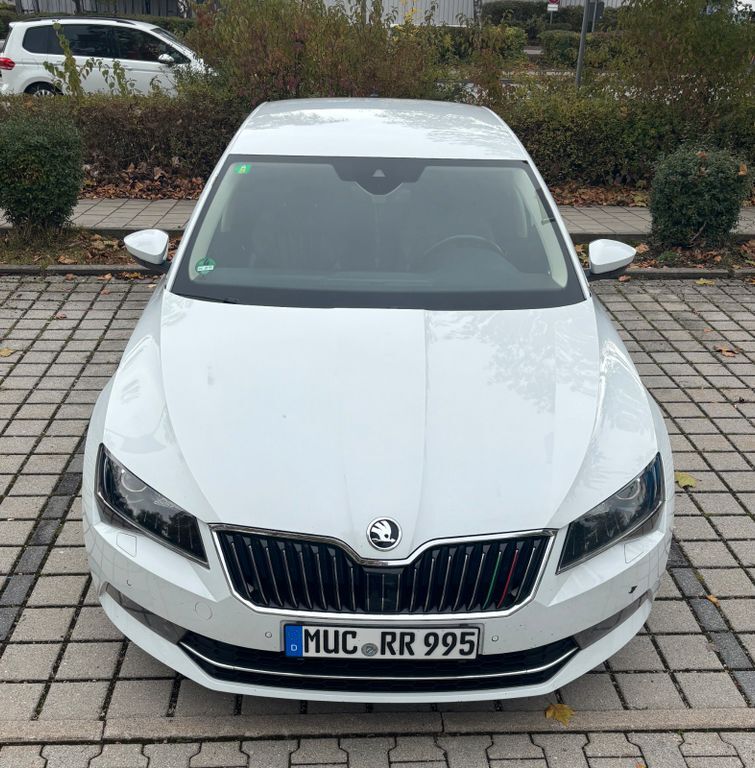 Skoda Superb 234.000 km 15.000 € München 81245