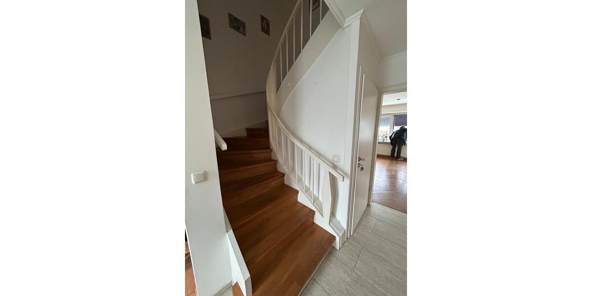 Reihenhaus München Schwabing-Freimann - 6 Zimmer, 133 m&sup2;, 1.100&euro; | Angebot:25782688