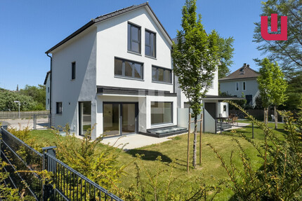 WINDISCH - Hochwertige DHH mit 7 Zimmern & großem Südgarten in Bestlage von Gröbenzell - bezugsfrei!