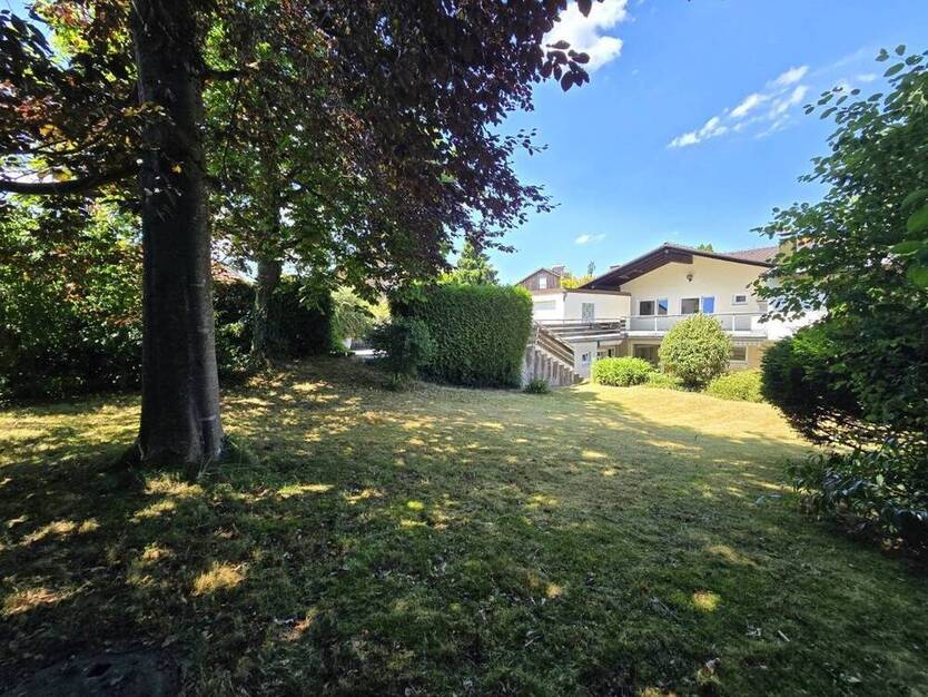 Großzügiges Anwesen inkl. EinliegerWohnung und Baureserve in Brunnthal