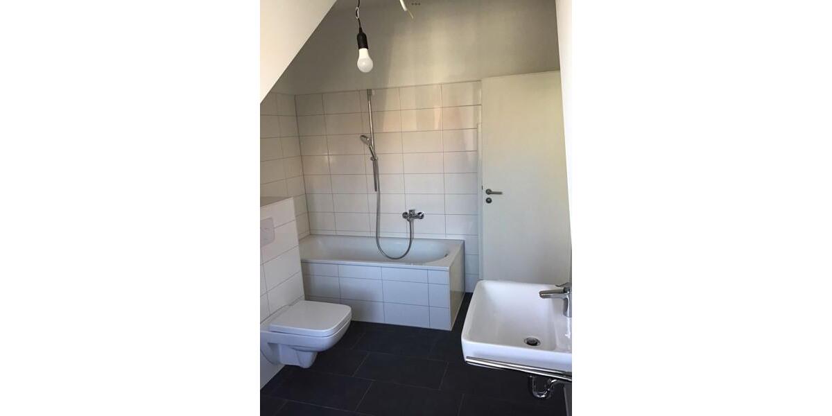 Dachgeschoßwohnung Dachau - 3 Zimmer, 88 m&sup2;, 1.759&euro; | Angebot:25996661