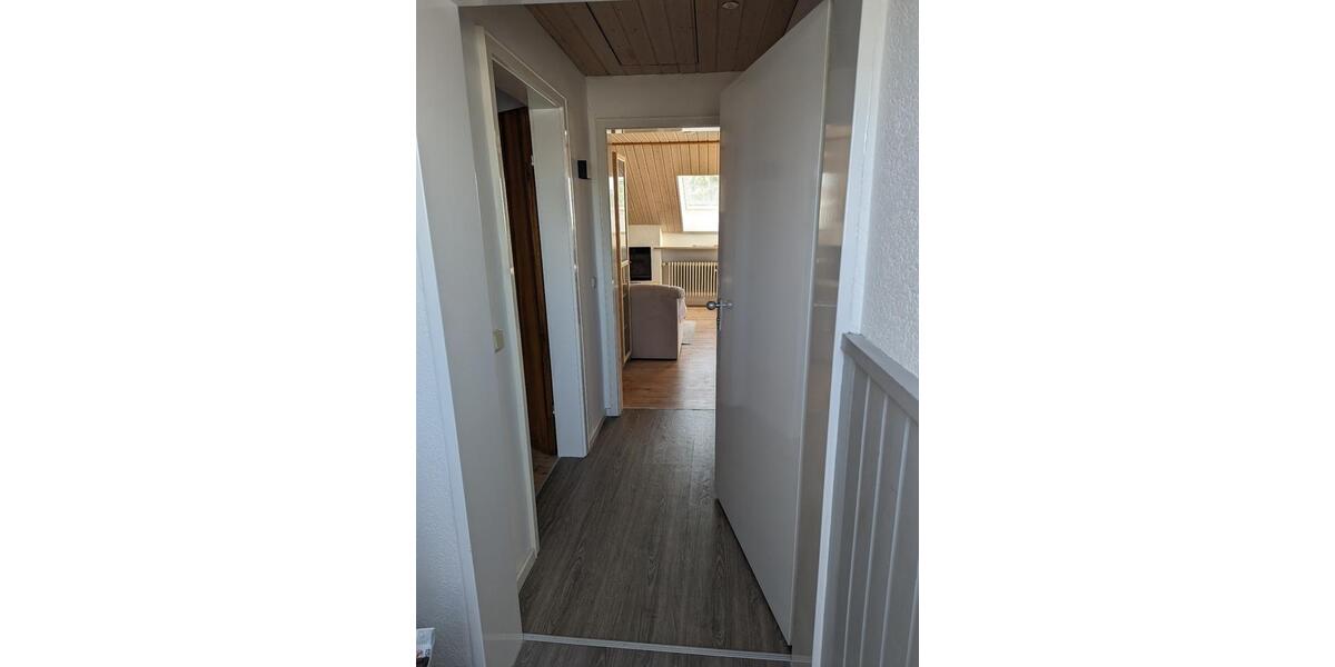 Moderne 3 Zimmer DG Wohnung - WG tauglich 3 zimmer