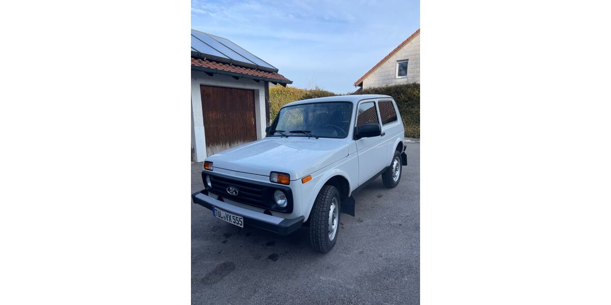 Lada Niva 21.500 km 7.500 &euro; Icking 82057