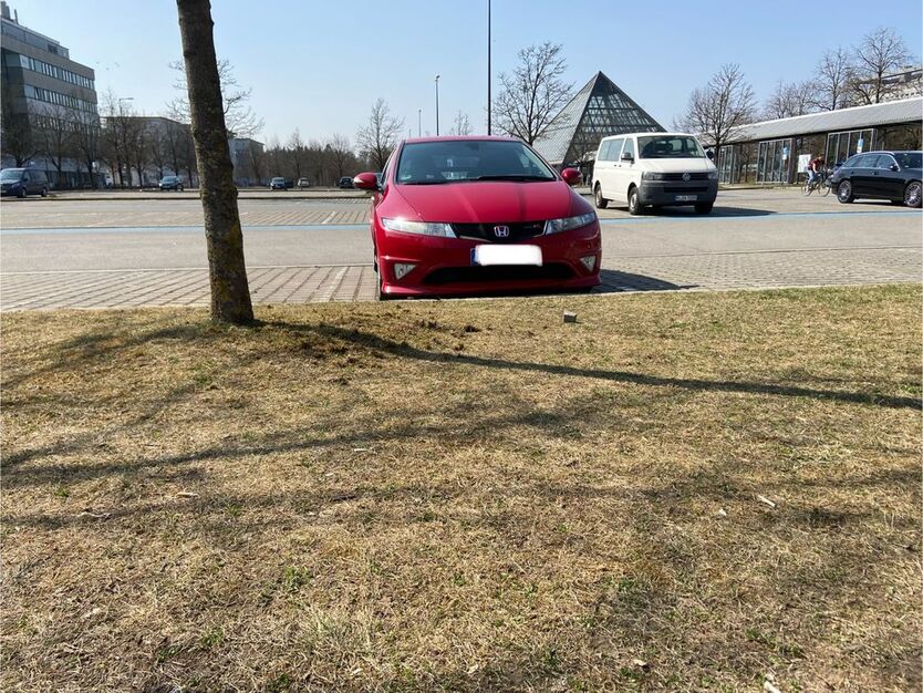 Honda Civic 120.000 km 13.600 € München 81477