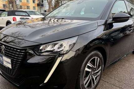 Peugeot 208 120.829 km 11.900 &euro; München 81243