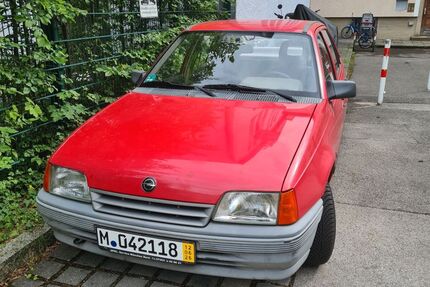 Opel Kadett 60.600 km 4.200 &euro; München 81671