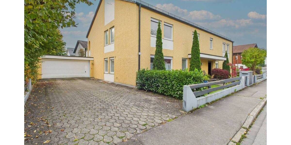 Attraktive Doppelhaushälfte mit großem Balkon, Garten und Terrasse in ruhiger Lage von Germering 4 zimmer