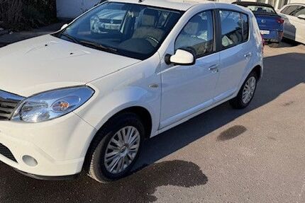 Dacia Sandero 95.255 km 2.390 &euro; München 81369