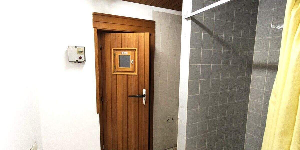 Toplage, stark renovierungsbedürftig 4 zimmer